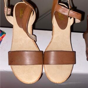 9 & Co brown wedge worn once